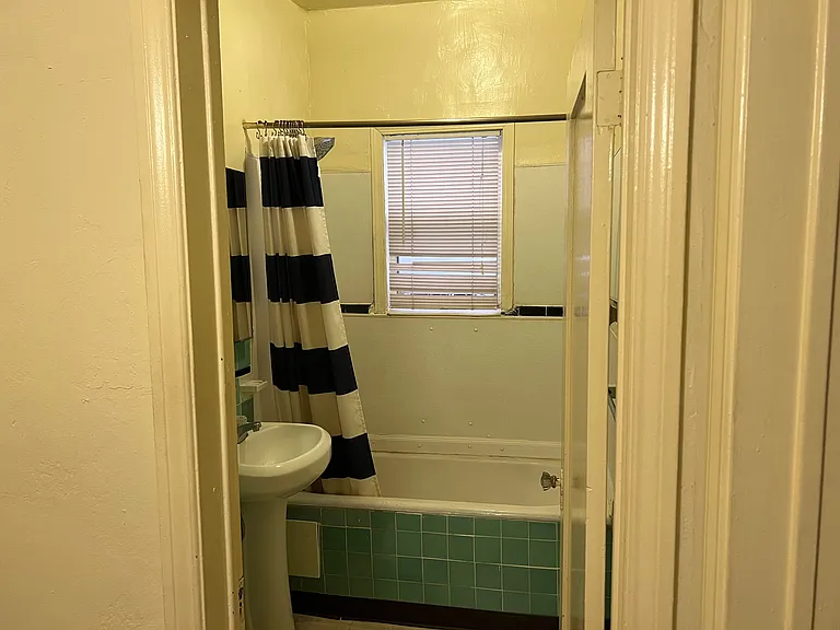 526 1/2 S Oxford Ave #L105 — Photo 7