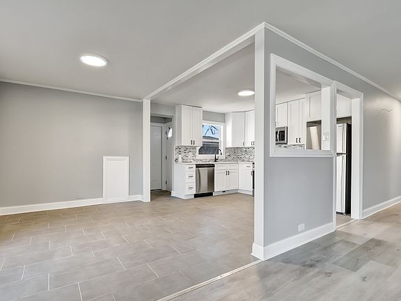 4th image of 361 Waverly St