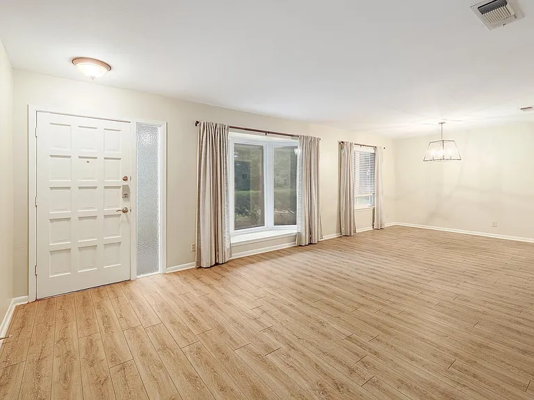 8609 Melshire Dr — Photo 12