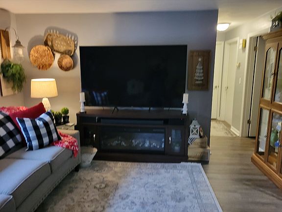 4th image of 4306 Woodlawn Dr