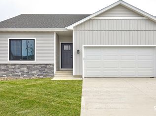 1041 NW Yorktown Dr, Waukee, IA 50263