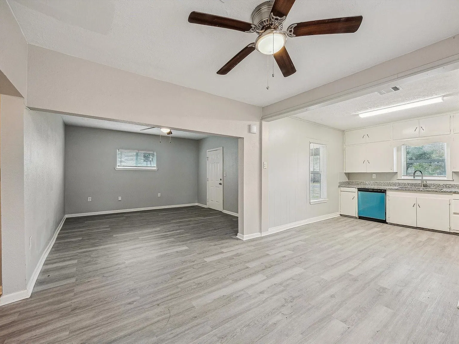 3 bed, 1.0 bath, 1406 sqft, $1,400 — Photo 3