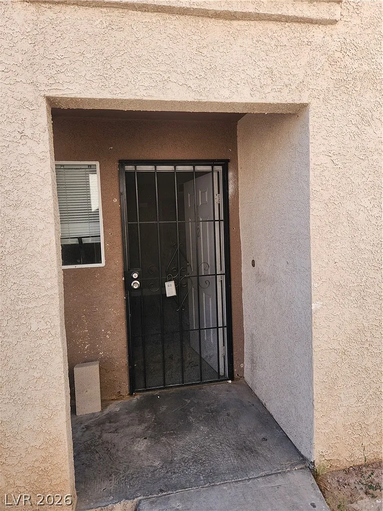 2 bed, 2.0 bath, 895 sqft, $1,150 — Photo 3
