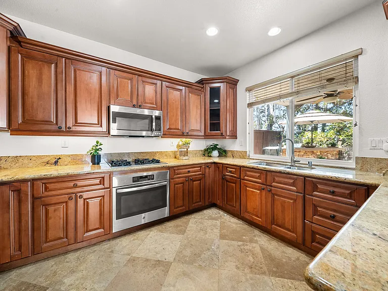 1546 Black Walnut Dr — Photo 18