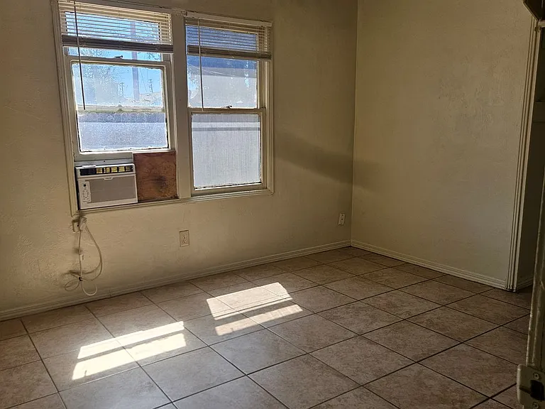 134-140 N Santa Ana Ave — Photo 5