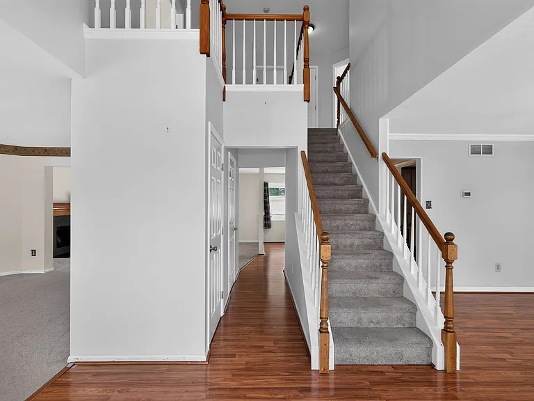 402 Candlewood Way — Photo 3