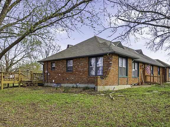2nd image of 15116 Chestnut St