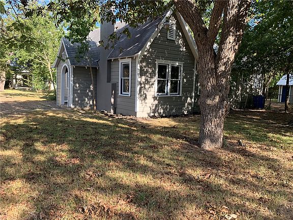 3rd image of 1609 McLain St