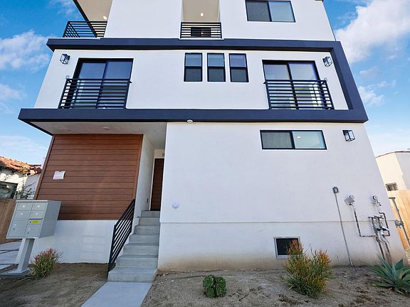 3rd image of 1858 S Redondo Blvd #1