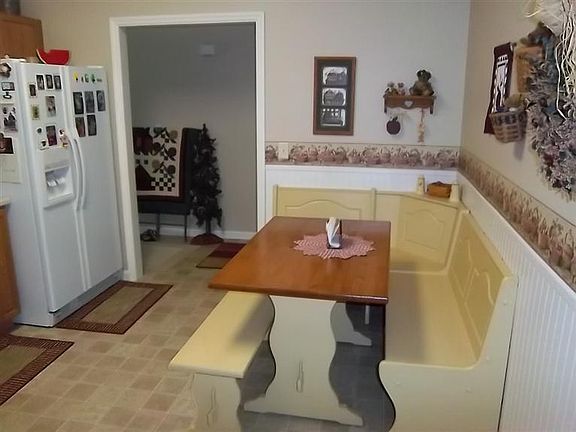 5th image of 709 Maxwell Ct