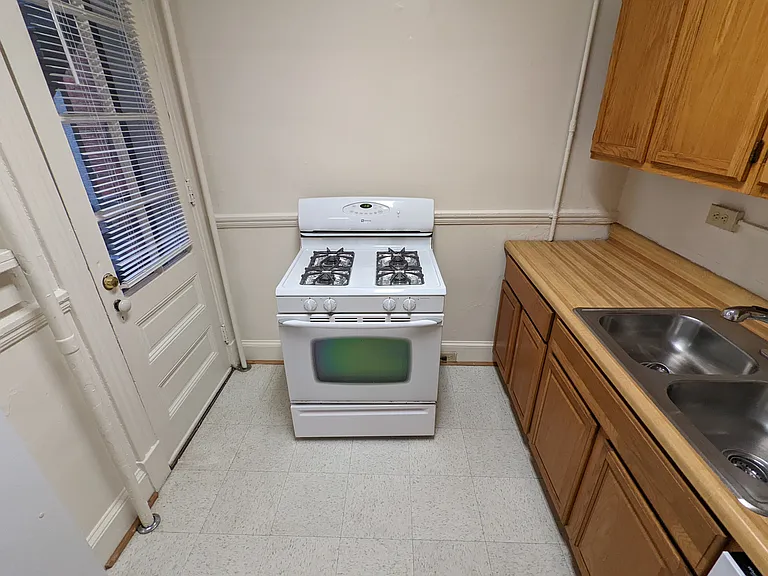 7 N Arthur Ashe Blvd #10 — Photo 5