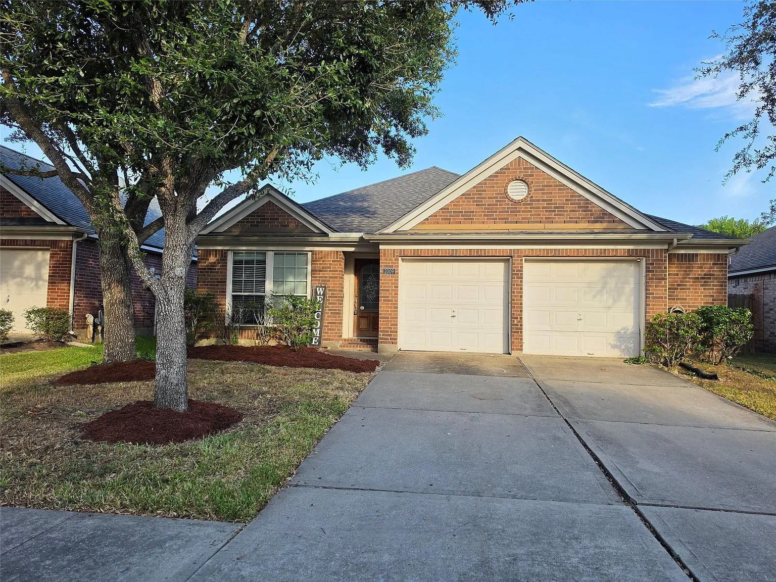 3 bed, 2.0 bath, 1658 sqft, $2,200 — Photo 1