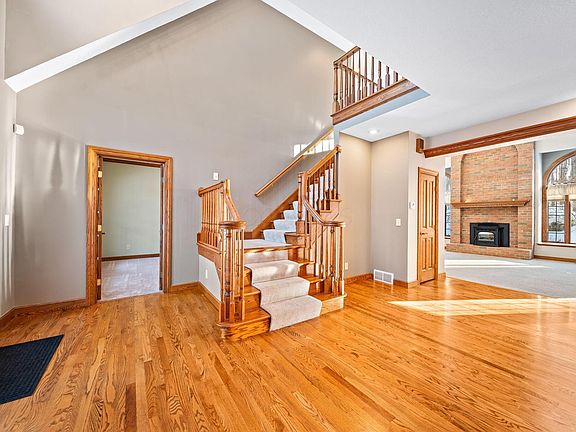 3rd image of 544 Grand Ridge Dr