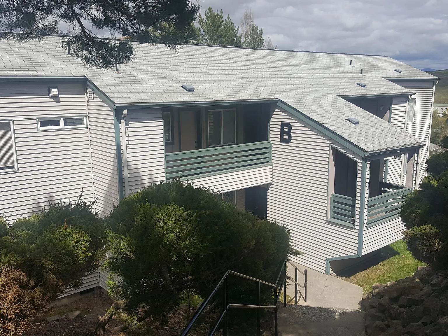 3 bed, 900 sqft, $1,050 — Photo 1