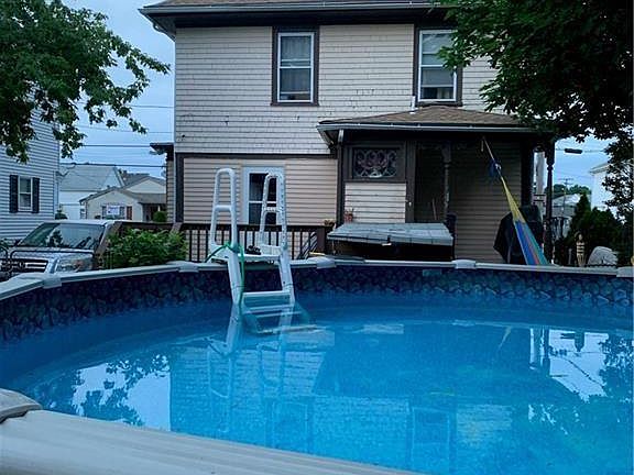 2nd image of 79 Barrows St