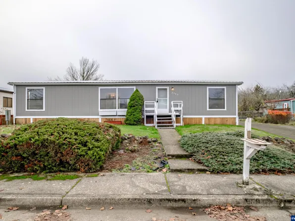 3563 Juniper St, Sweet Home, OR 97386
