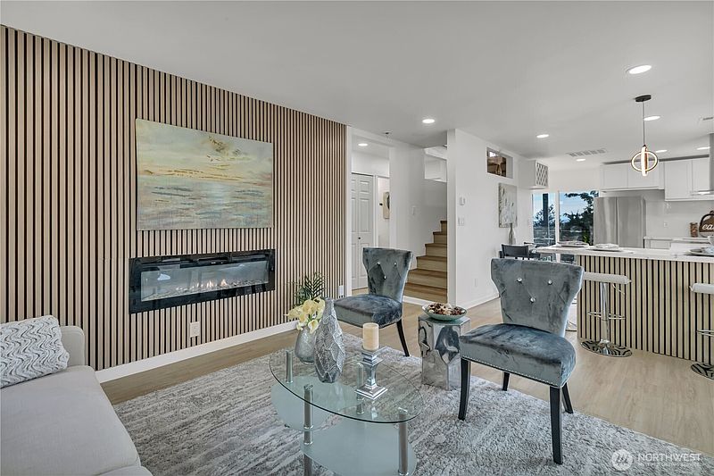 4th image of 5908 Beacon Avenue S