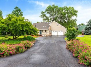 2664 Tom Sawyer Rd, Muscatine, IA 52761