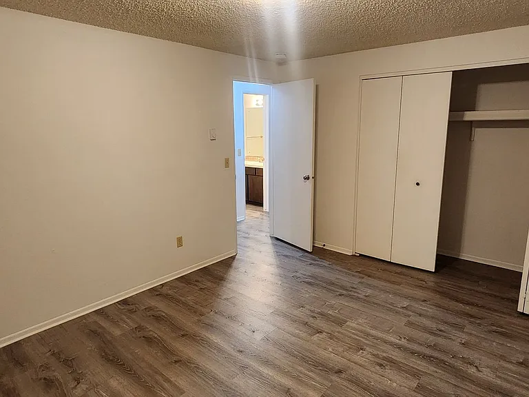 504 N Walker St #3 — Photo 11