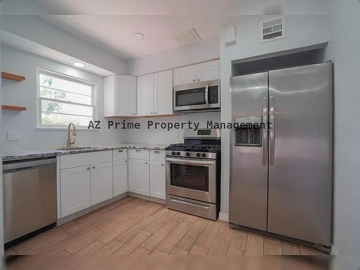 506 W 11th St — Photo 9