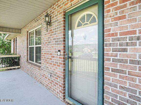 4th image of 5612 Brandon Park Dr