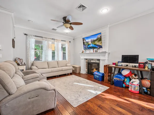 453 North Railroad Avenue image 3 of 27