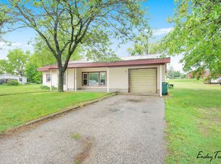 192 W Illinois St, Farwell, MI 48622