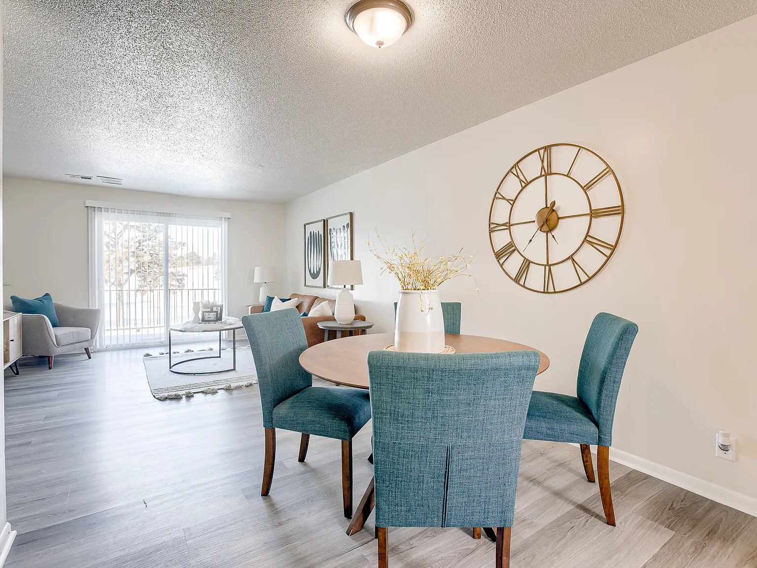1 bed, 690 sqft, $799 — Photo 2