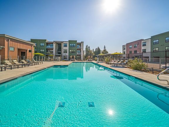 4th image of 561 Renaissance Way #301