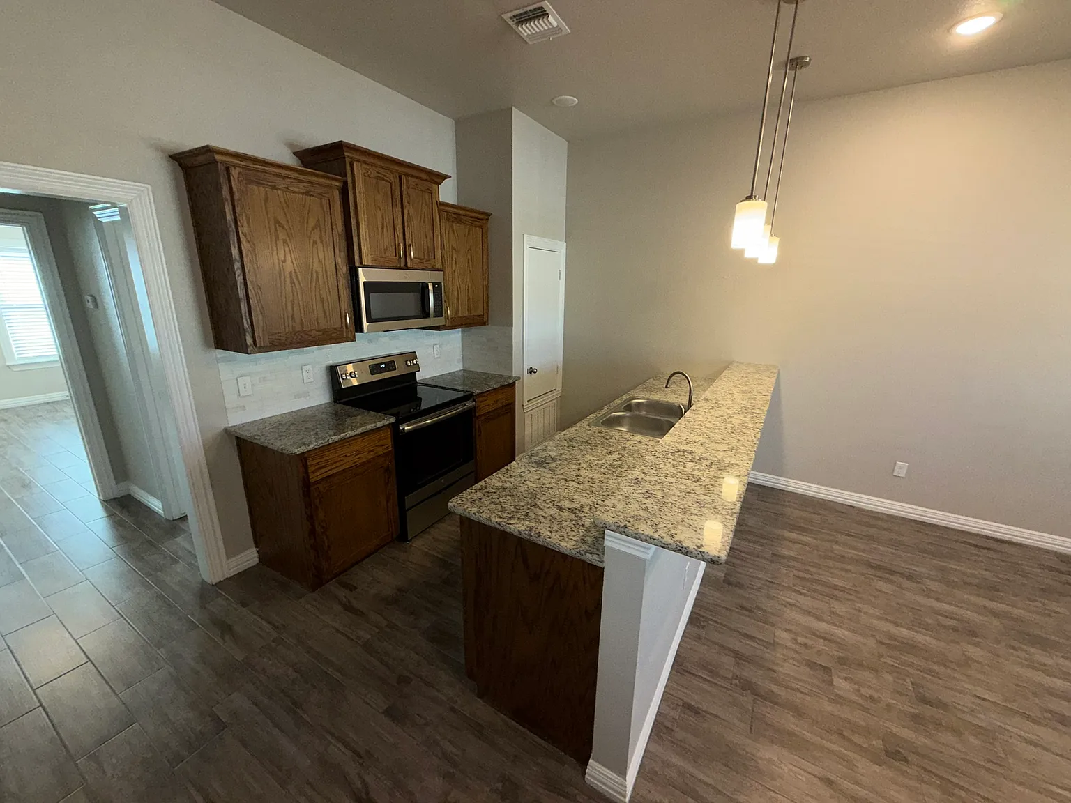 1 bed, 767 sqft, $1,150 — Photo 3