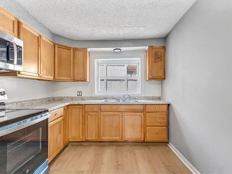 841 Jackson St — Photo 10