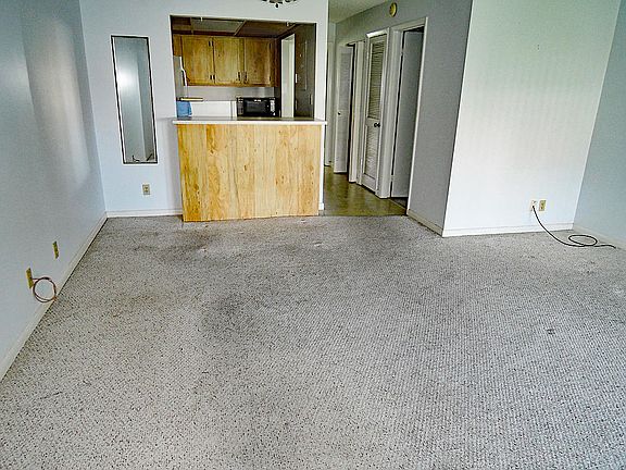 4th image of 1011 Pheasant Run Dr APT C