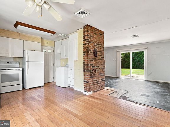 3rd image of 45 Lavender Ln