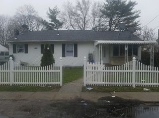 16 Abingdon Ave, Bay Shore, NY 11706