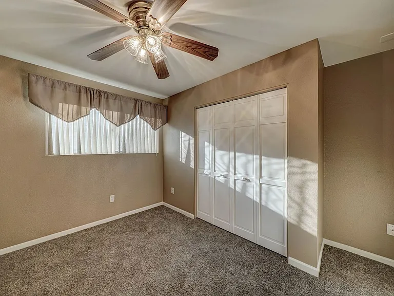 3301 W Loma Ln #4 — Photo 11