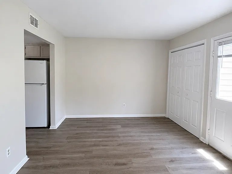 116 Palace Cir — Photo 2