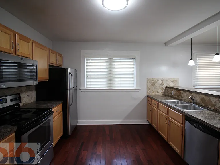813 Douglas St NW — Photo 2