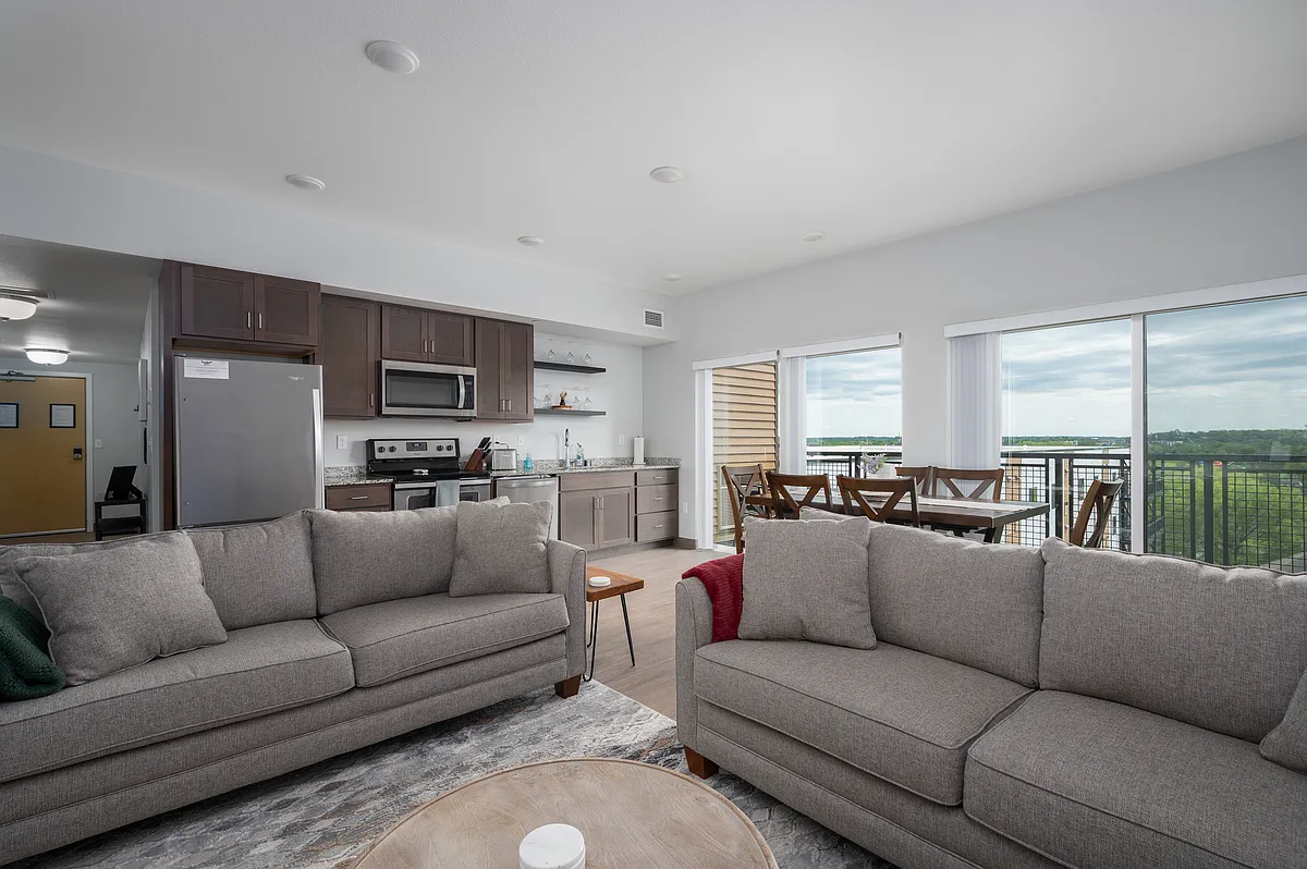 Building Photo - 511 3rd Ave SW #427