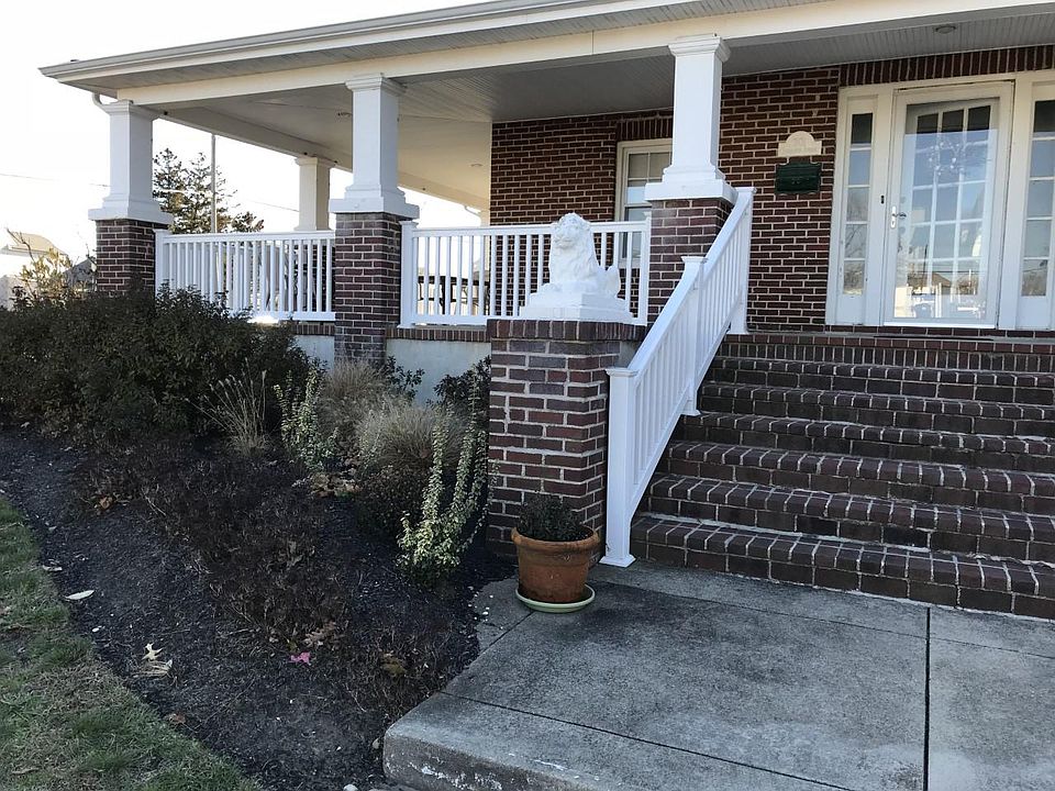 front, Evergreen Ave