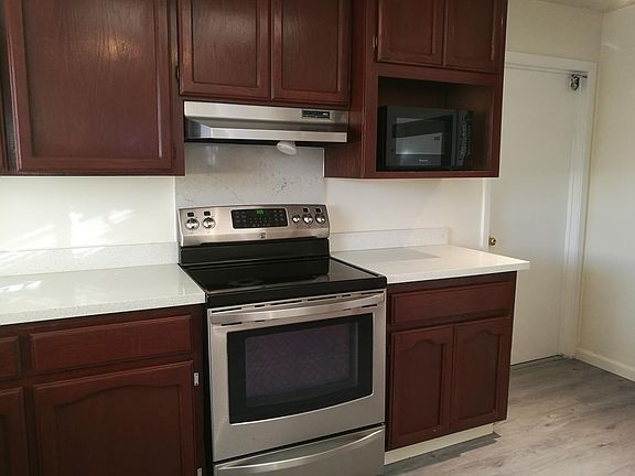 4th image of 2442 Le Bain Dr