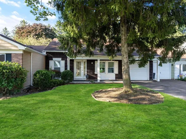 32 Hearthside Drive #32, Mount Sinai, NY 11766