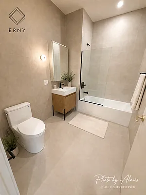 Bathroom, photo 1