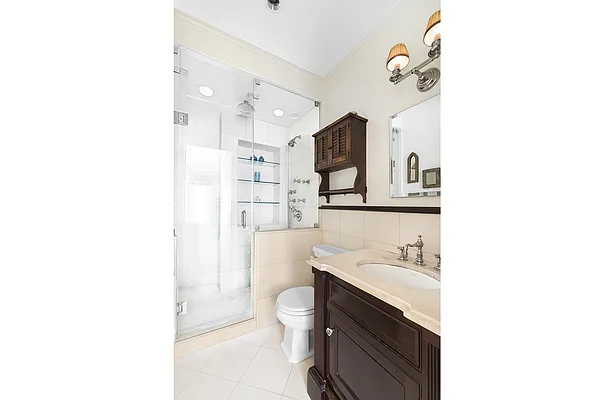 Sold by Warburg | media 6