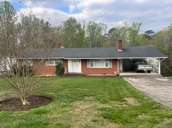 708 Corn Tassel Trl, Martinsville, VA 24112