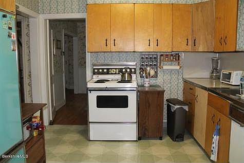 Kitchen facing towards dining room