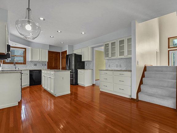5th image of 1233 Venetian Way