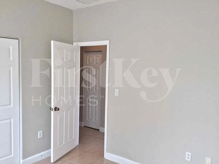 10773 SW 245th St — Photo 10