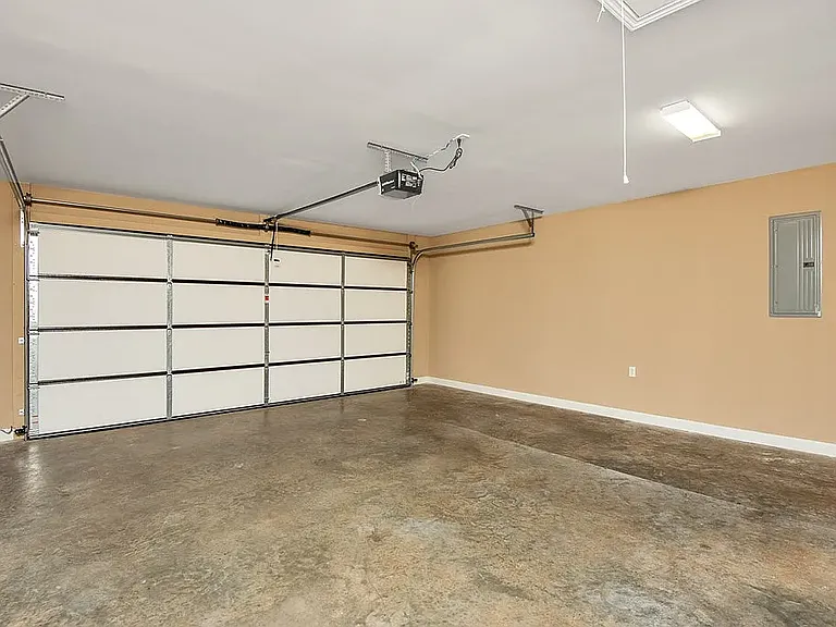 100 Kamarie Ln — Photo 17