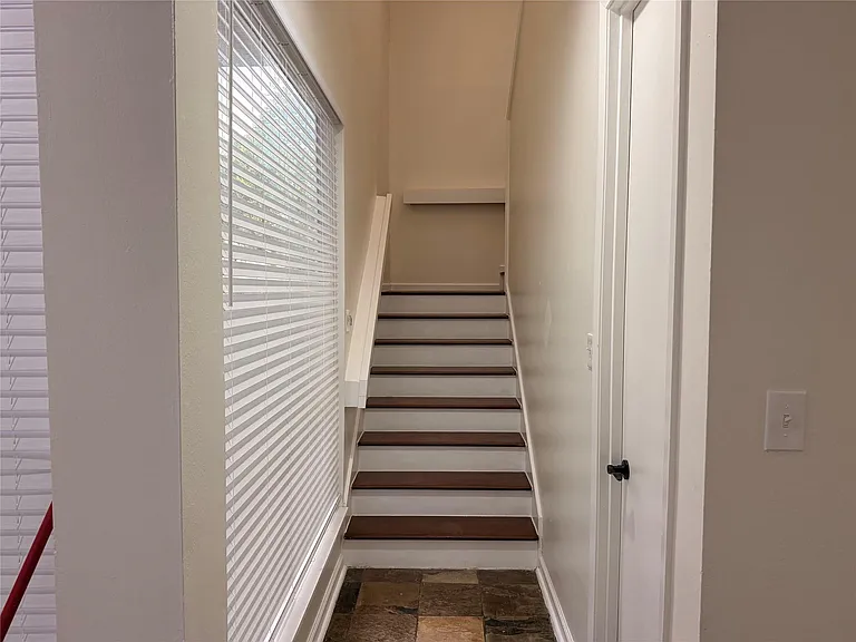 1114 Stoney Hill Dr — Photo 24