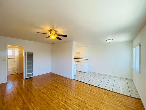 320 E Hyde Park Blvd Photo 1